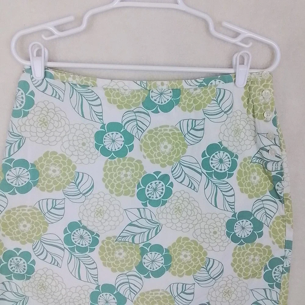 LOFT 100% Cotton Casual Short Skirt Size 12 Petite in White‎ Green Floral Design